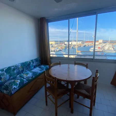 With Harbor And Pond View Holiday home *